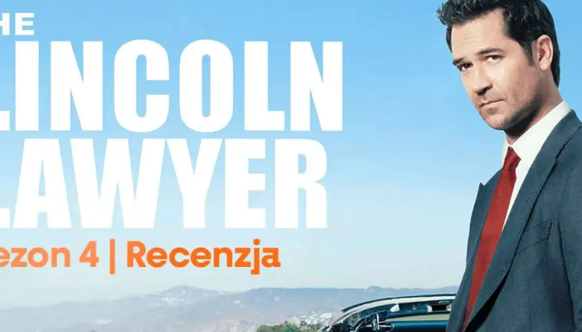 Mickey Haller, prawnik z Lincolna, w garniturze i czerwonym krawacie, na tle błękitnego nieba i kalifornijskiego wybrzeża.