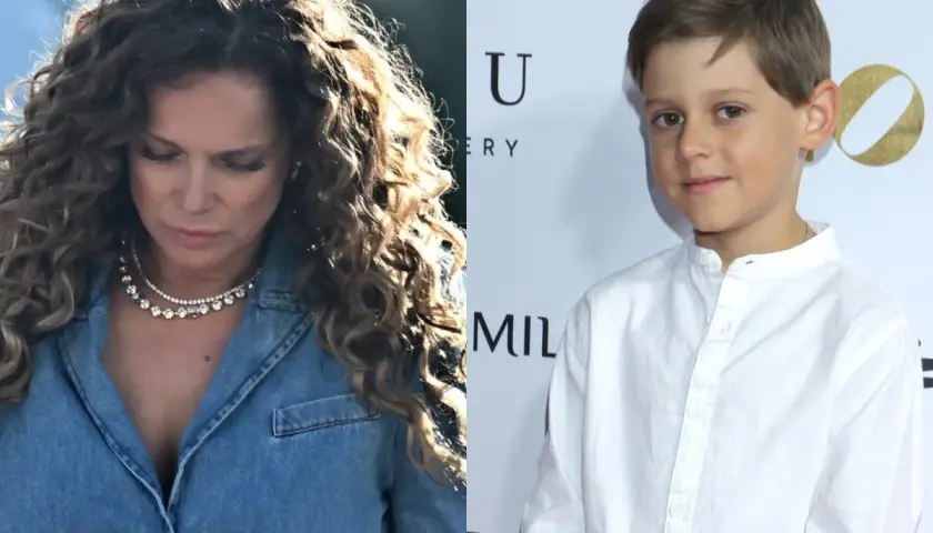 Joanna Liszowska z synem. Aktorka w dżinsowej koszuli i błyszczącym naszyjniku, obok uśmiechnięty chłopiec w białej koszuli.