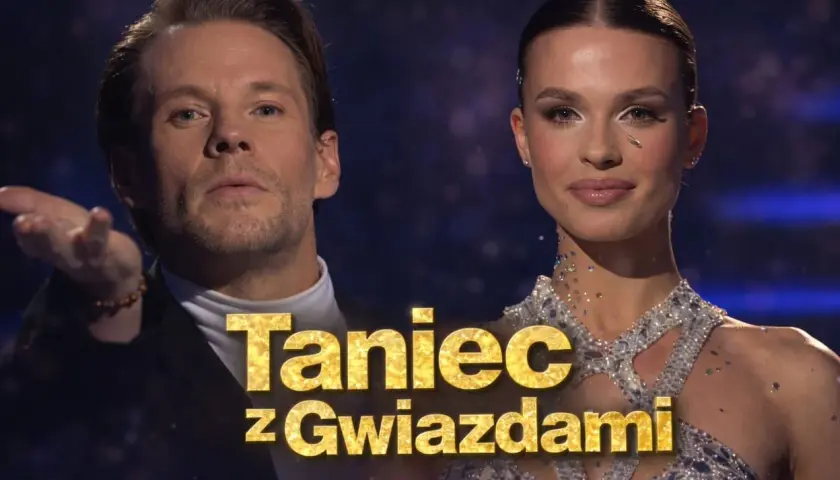 Para z "Tańca z Gwiazdami" w błyszczących strojach, gotowa do występu.