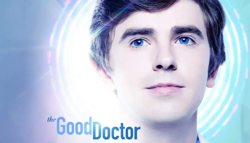 Zbliżenie na twarz doktora Shauna Murphy'ego z błękitnymi oczami. Napis "the Good Doctor" sugeruje nadchodzący sezon 7.