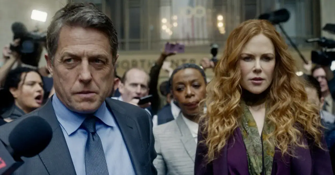 Hugh Grant i Nicole Kidman w otoczeniu fotoreporterów, jakby zaczynali od nowa serial.